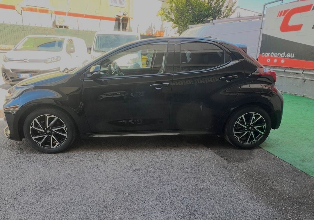 Toyota Yaris 1.5 Hybrid 5 porte Lounge imagem 3