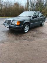 Mercedes-Benz Mersedes E230benzine - Mercedes-Benz E 230 in Essen