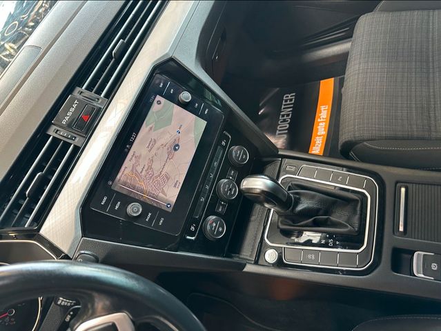 Volkswagen Passat *KEYLESS*ACC*AHK*NAV*3-ZONEN*LED*