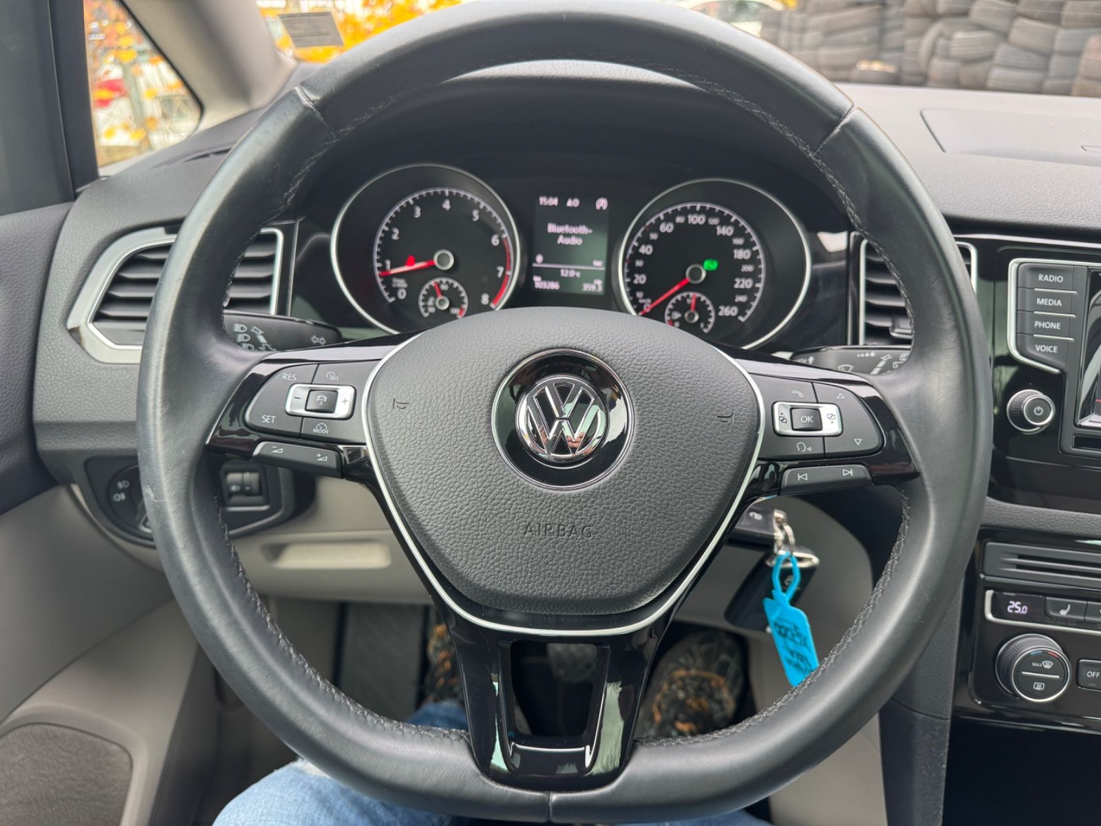 Fahrzeugabbildung Volkswagen Golf Sportsvan VII Highline Panorama+Navi+Xenon