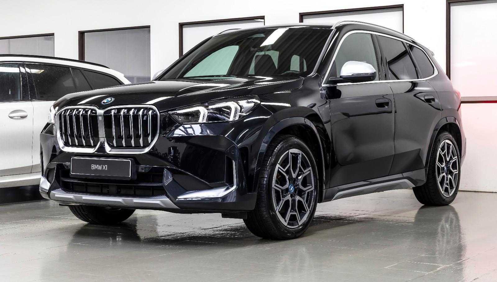 BMW iX1xd30 LCP HUD ACC DA+ AG 360° AHK DAB HiFi 19"