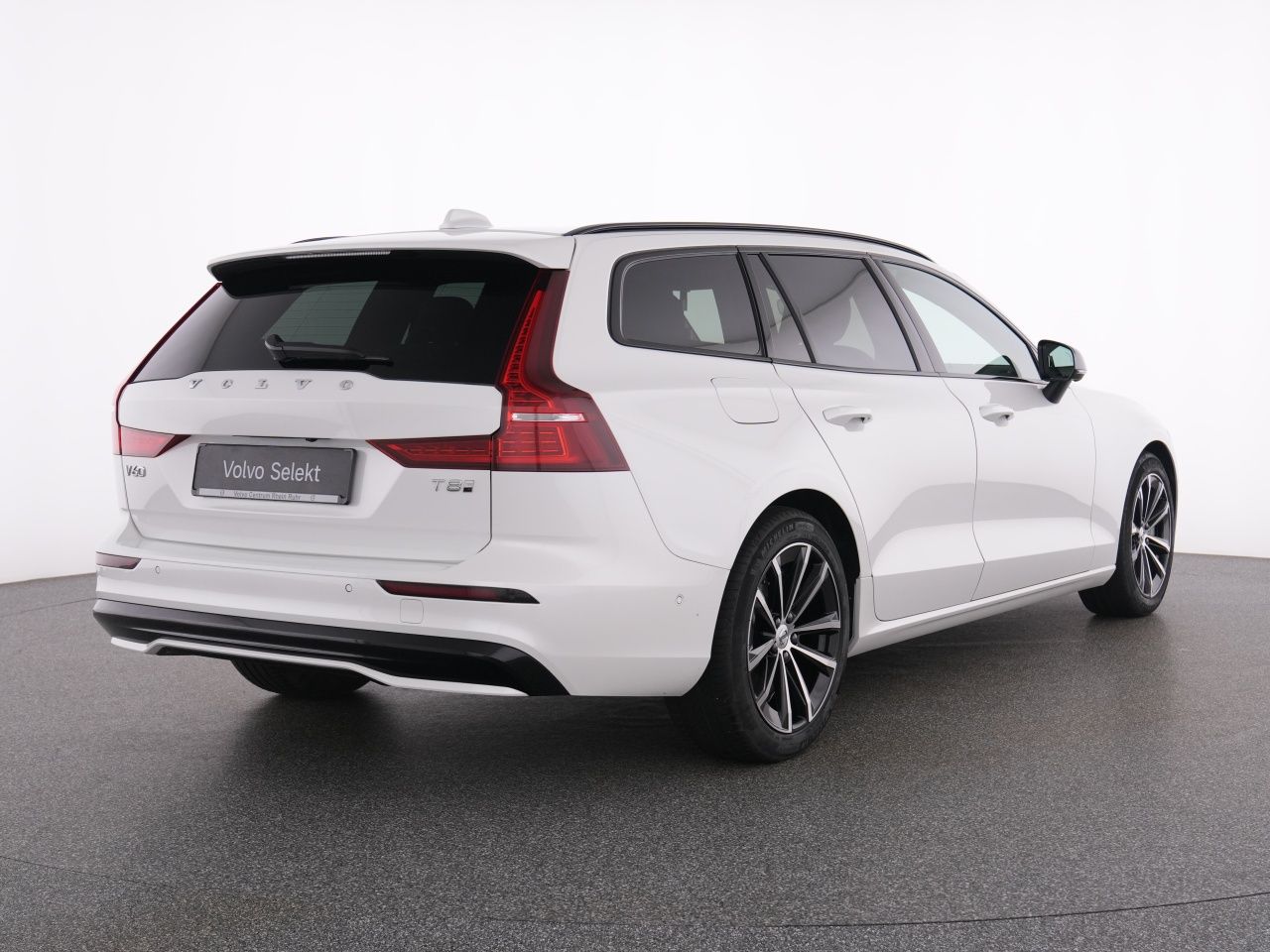 Volvo V60 T8 Recharge Plus Dark+AHK+BP+STANDHZ+LM18 foto 3