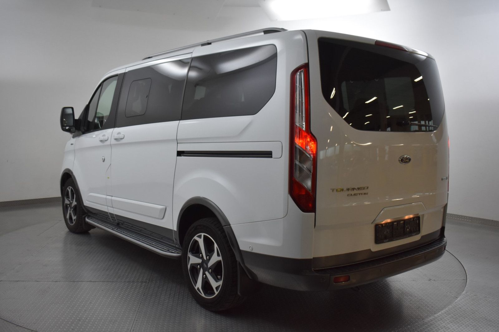 FORD Tourneo Cust 320 Activ 8SI+NAV+XEN+SHZ+ACC+LEDER - Image 6