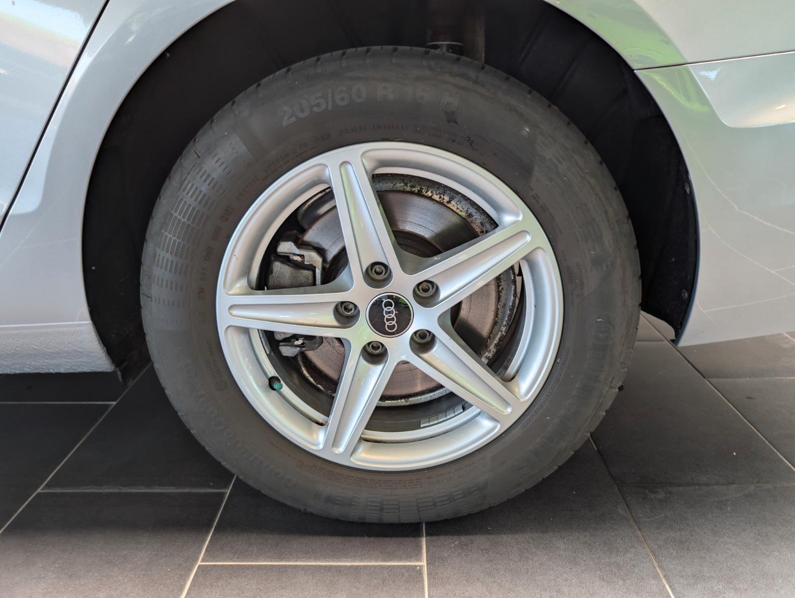 Audi A4 Avant 30 TDI S tronic 8-fach, миниатюра 14
