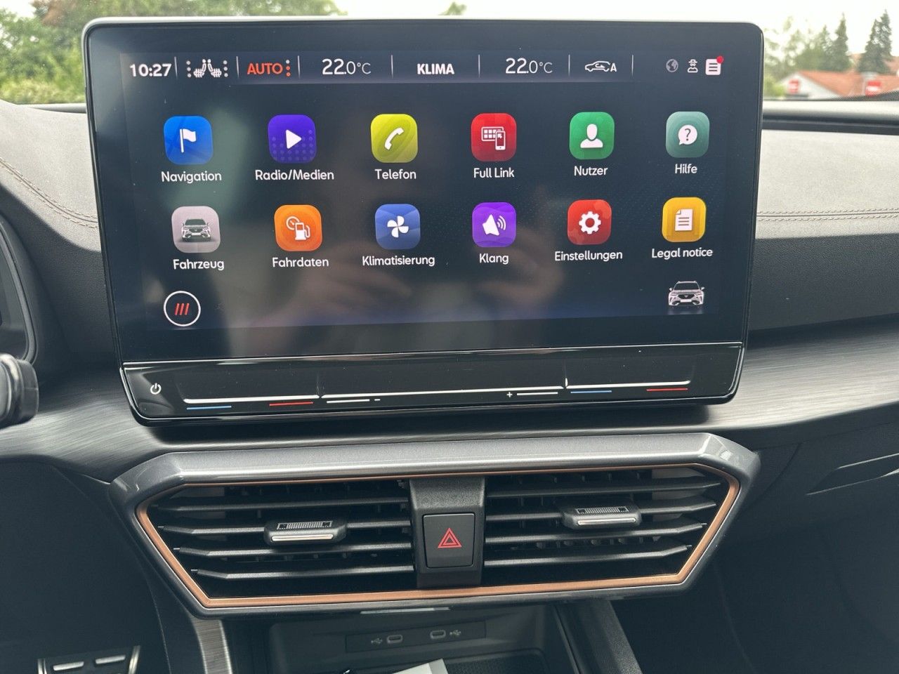 Fahrzeugabbildung CUPRA Formentor VZ 2.0 TSI 4Drive 310 PS DSG*Beats* - mit KI generiert/bearbeitet