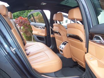 BMW 740 - 7