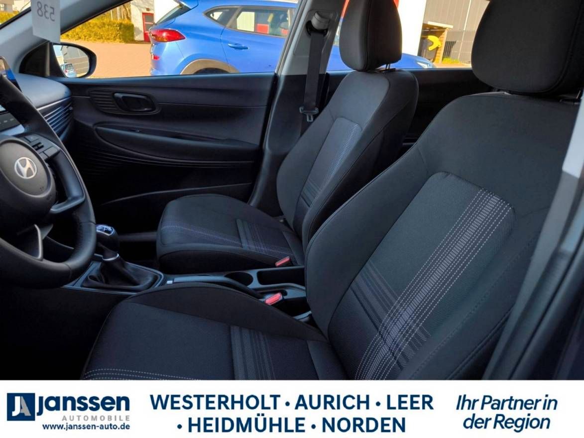 Fahrzeugabbildung Hyundai i20  Select, Funktionspaket/PDC hinten/Navi/Rück