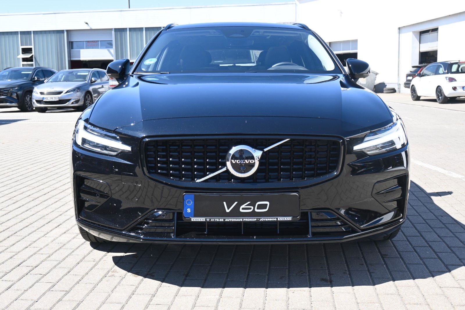 Fahrzeugabbildung Volvo V60 B4 DKG Plus Dark*HuD*PANO*360°*ACC
