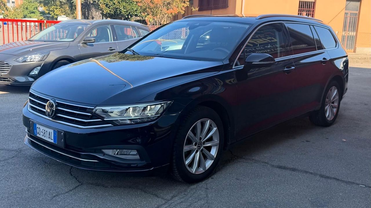 Volkswagen Passat Variant 2.0 TDI SCR EVO DSG Ex imagem 3