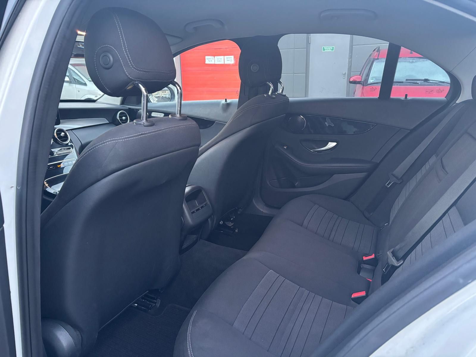 Fahrzeugabbildung Mercedes-Benz C 180 d Limo 9G-TR. Avantgarde Night-APPS-PDC-