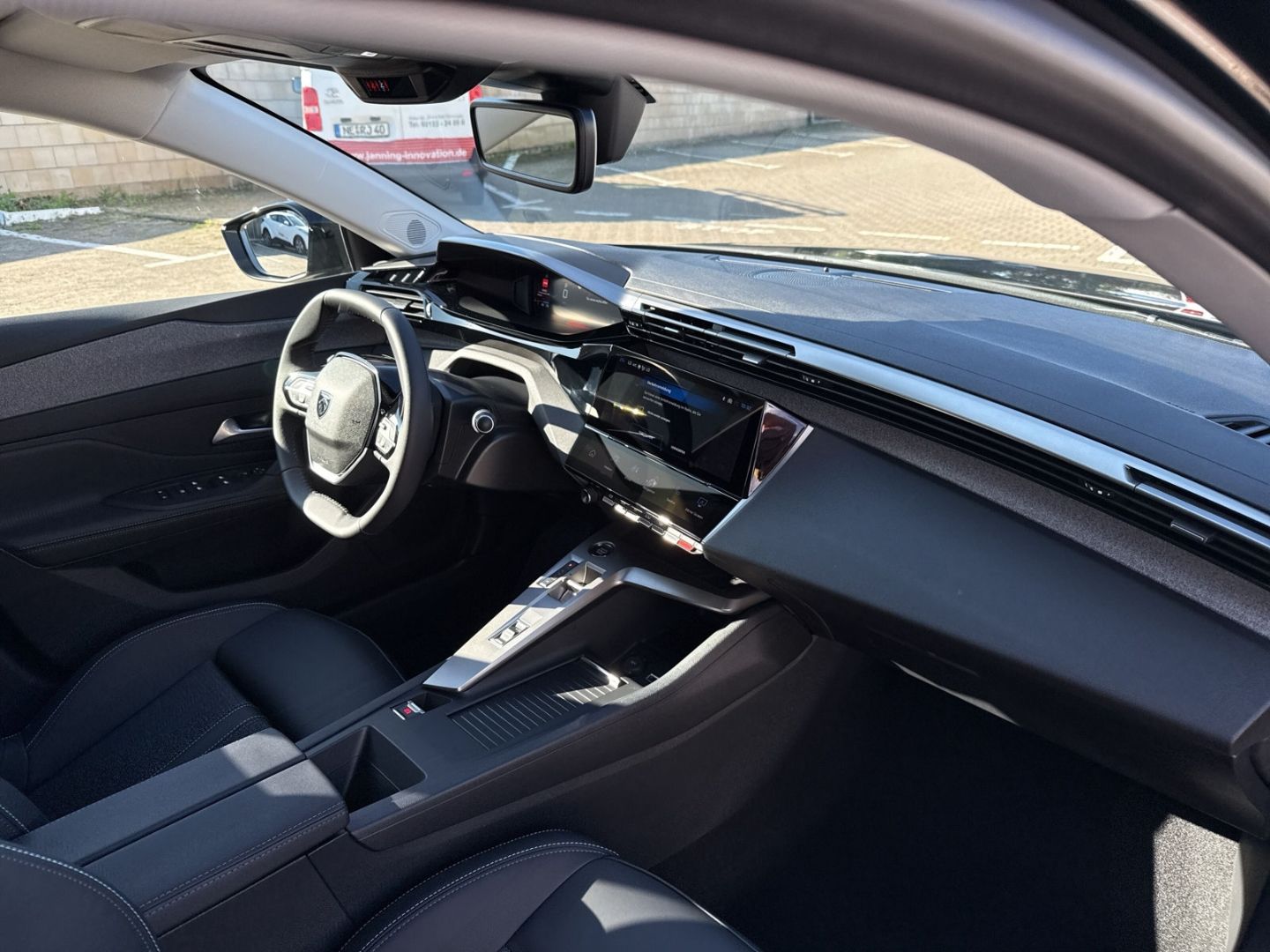 Fahrzeugabbildung Peugeot 308 SW Hybrid 145 Allure 1.2 LED ACC 2-Zonen-Kli