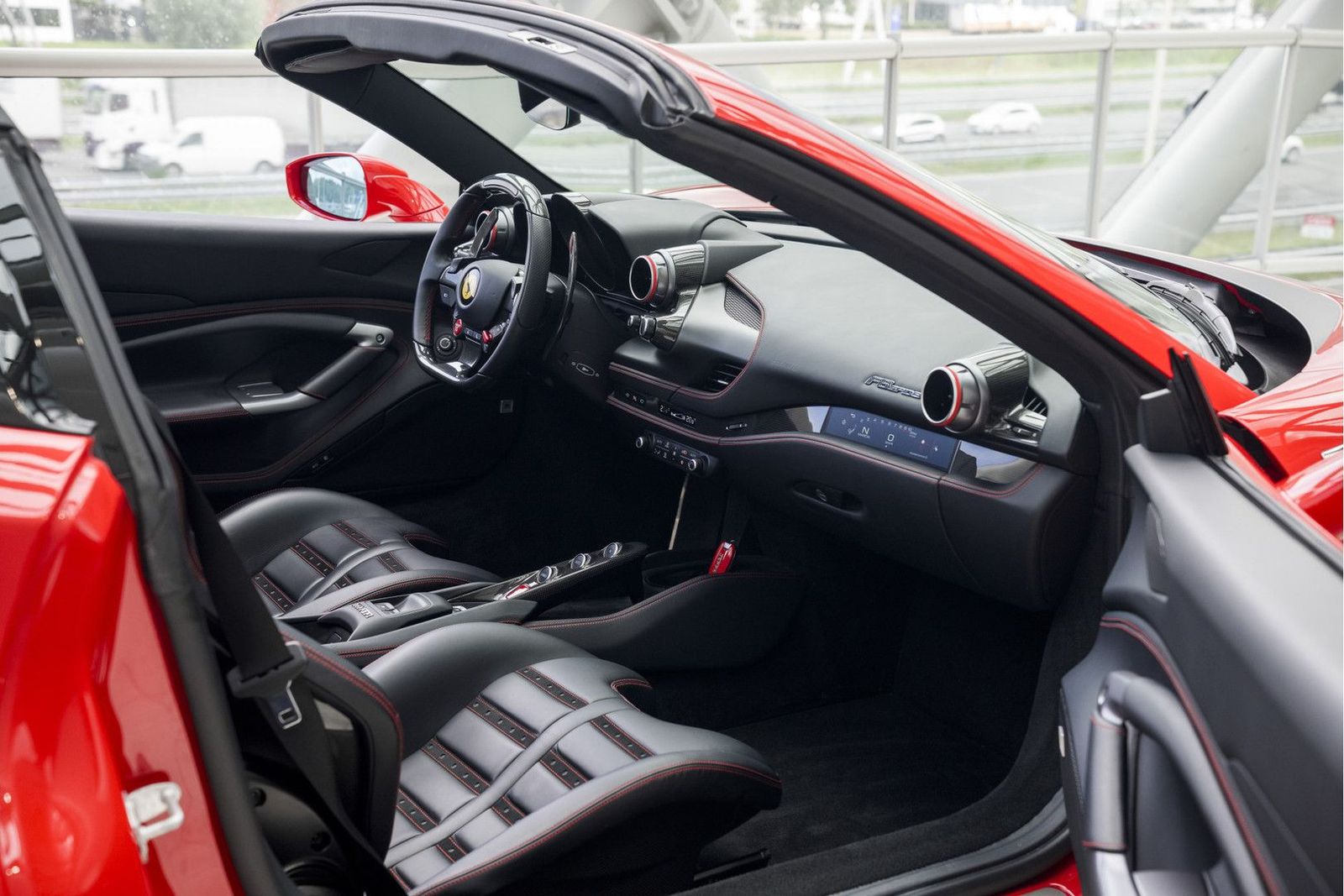 Ferrari F8 Spider 3.9 V8 | Passenger | Lift | Apple Carp imagem 3