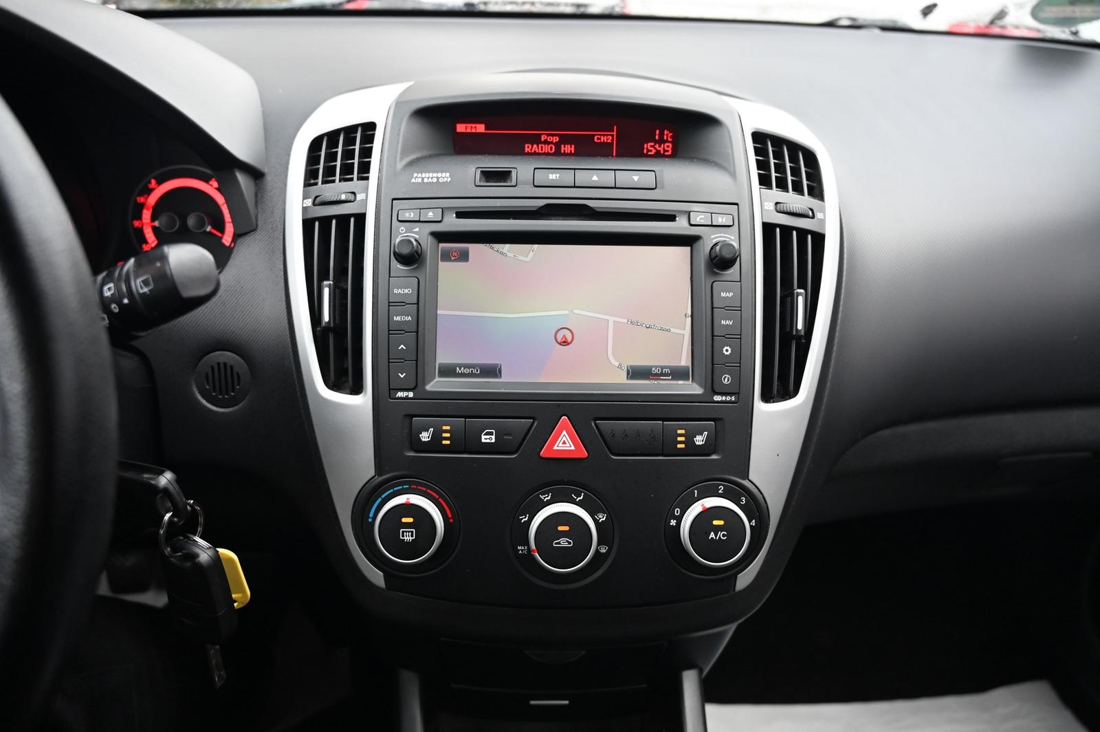 Kia cee'd 2012 — photo 16