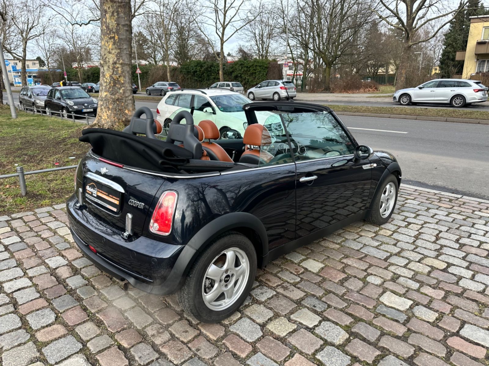 Fahrzeugabbildung MINI Cooper 1.6 Cabrio Sidewalk*PDC*Navi*Leder*