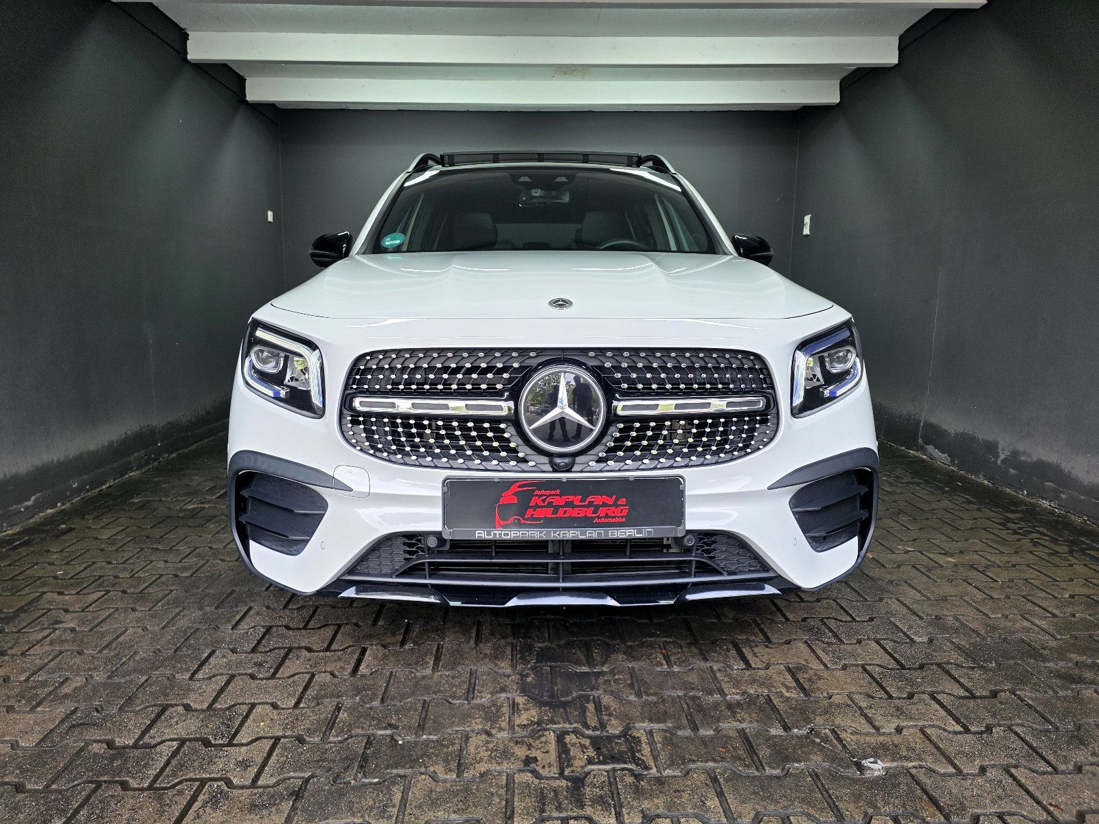Mercedes-Benz GLB 200 4MATIC, AMG LINE, PANO, DISTRONIC, R-KAM foto 2