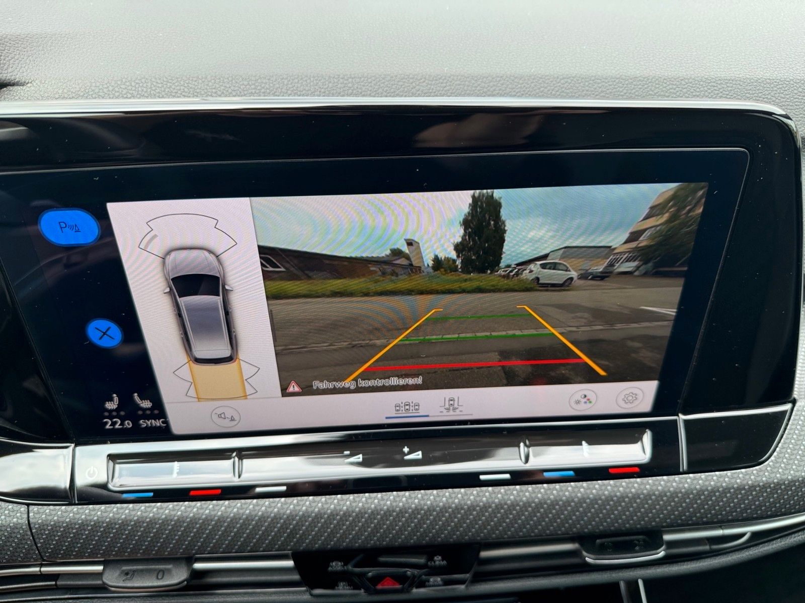 Fahrzeugabbildung Volkswagen Golf VIII Variant R 4Motion 2.0 TSI