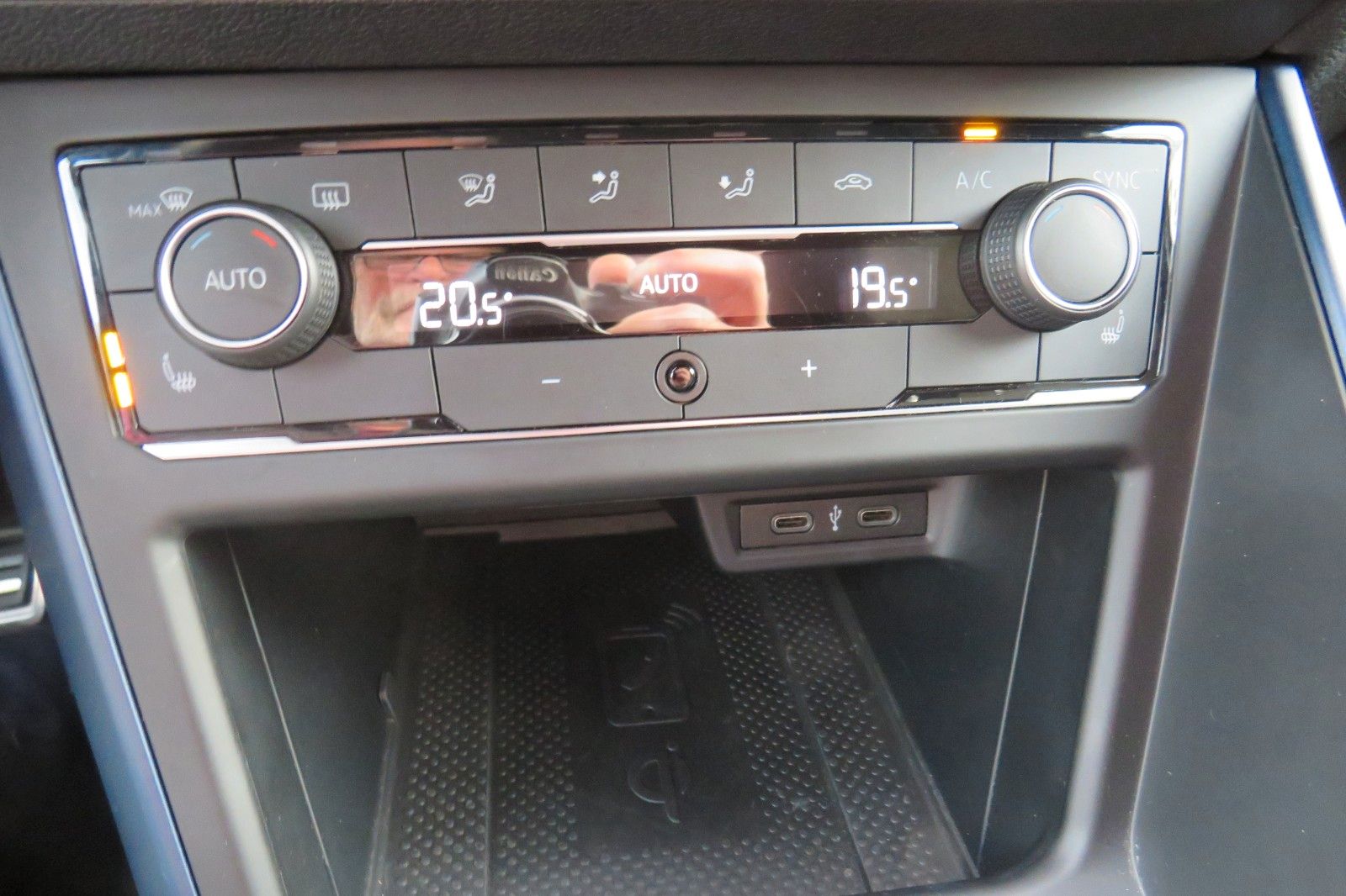 Fahrzeugabbildung Volkswagen Polo United KAMERA SITZH. NAVI KEYLESS APP-CON 1