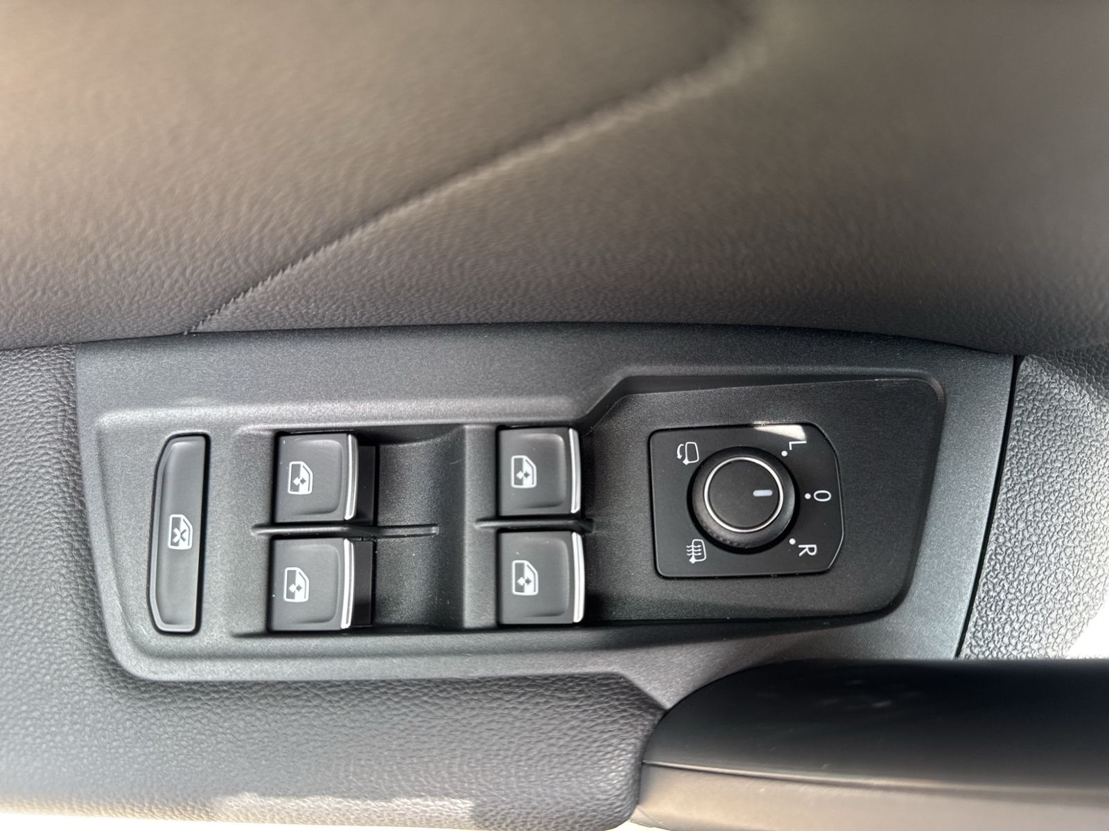 Tiguan 2.0 TSI Elegance 4Motion, AHK, Navi, Spor
