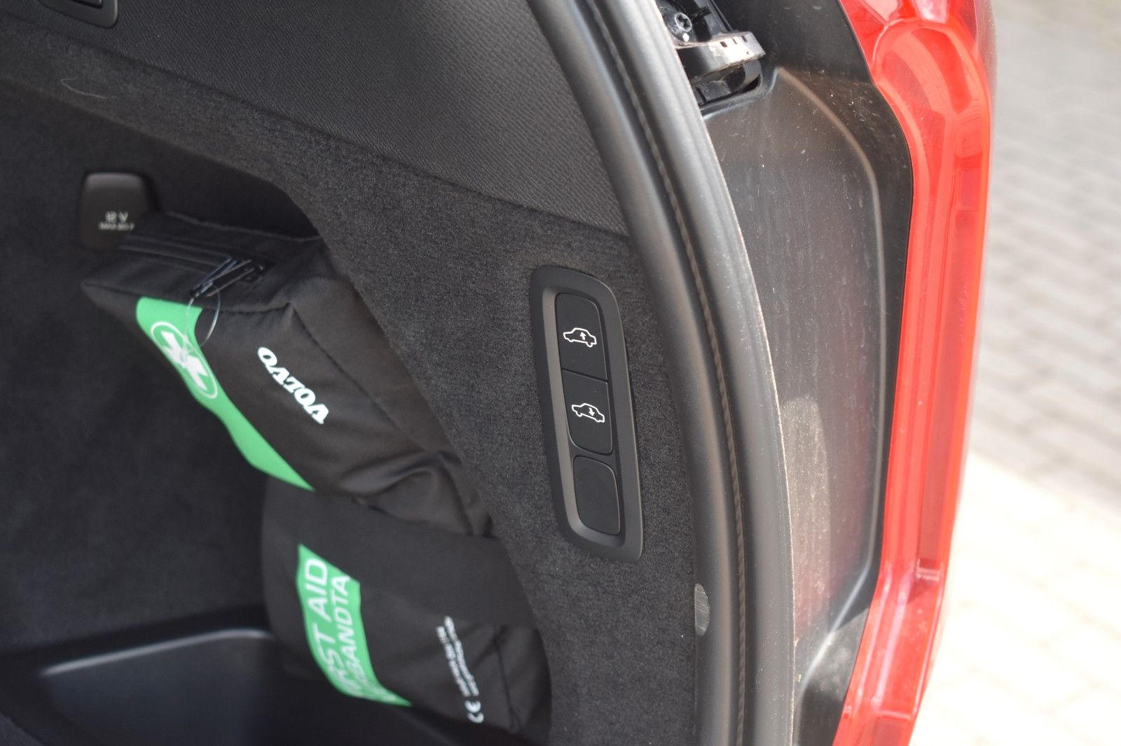 Fahrzeugabbildung Volvo XC90 B5 D AWD R-Design*PANO*STHZ*LUFT*360*H&K*QI