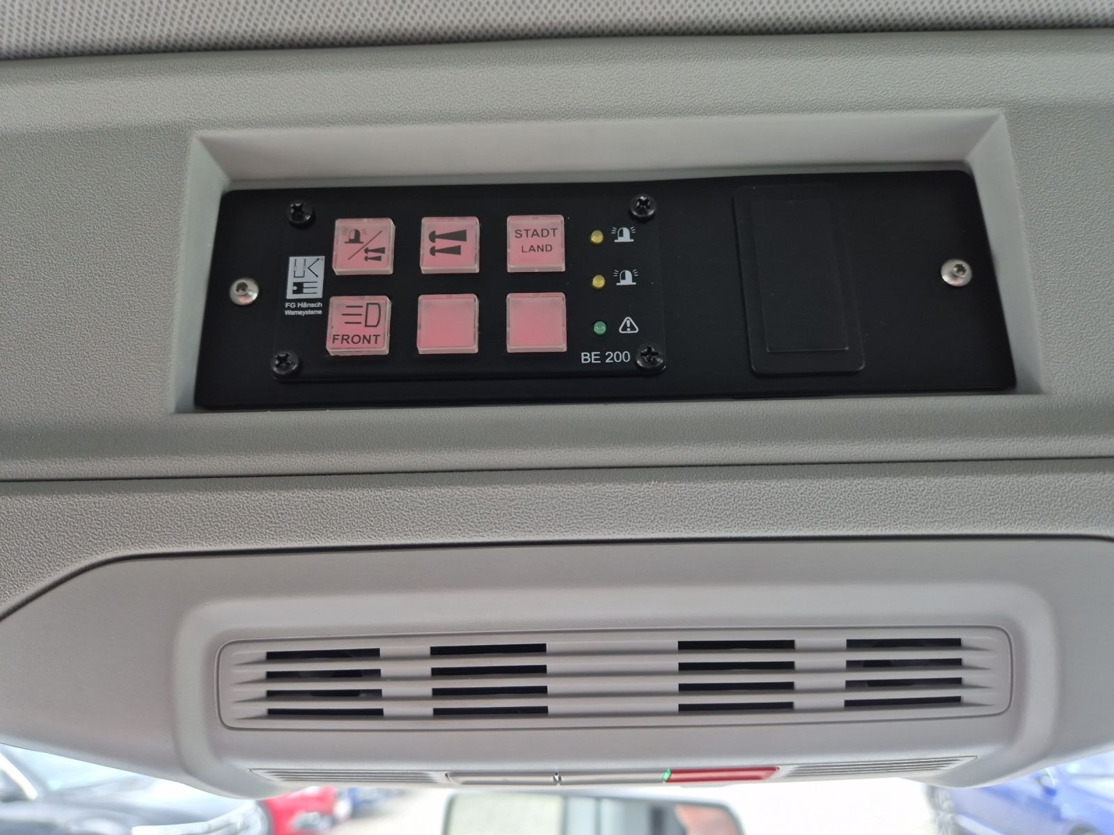 Fahrzeugabbildung Volkswagen Crafter 50 DSG LR HD 9-Si Rollstuhllift Trittstu