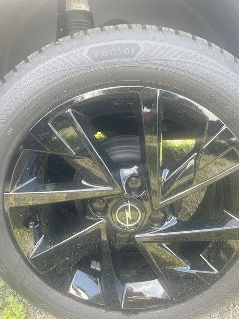 Fahrzeugabbildung Opel Corsa 1.2 Turbo GS+AppleCar+AndroidAuto+PDC