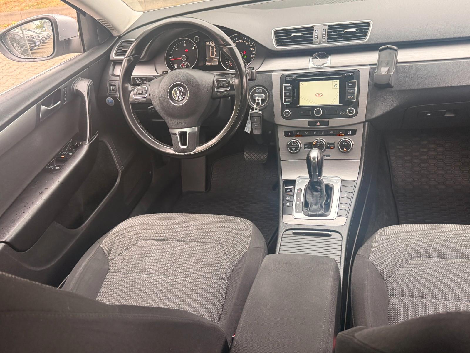 Volkswagen Passat 2012 — photo 18