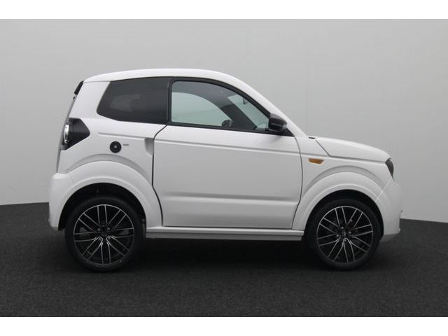 Fahrzeugabbildung Ligier MYLI IDEAL Fahren ab 15 Leasing 199,-Eur.