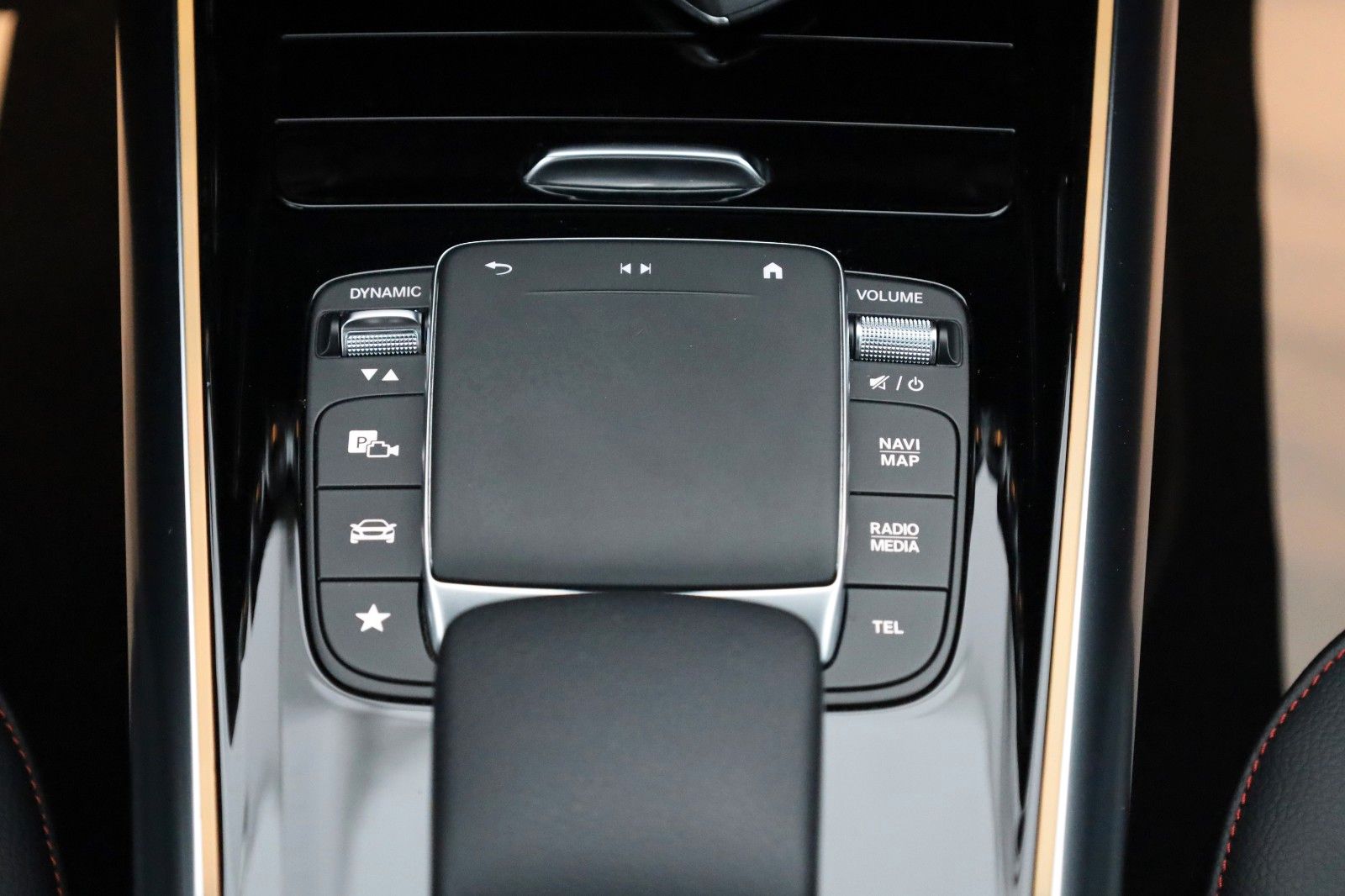 Fahrzeugabbildung Mercedes-Benz GLA 220d 4M, AMG line,T.Leder,Navi,LED,SH,Kamera