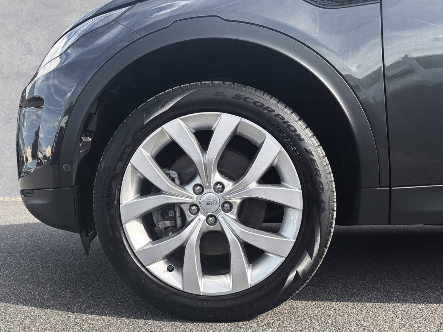 Fahrzeugabbildung Land Rover Discovery Sport D200 SE