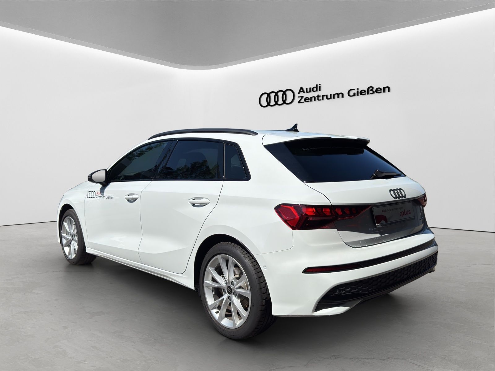 Audi A3 Sportback TFSI quattro advanced black ACC Nav foto 4