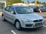 Ford Focus Lim. Fun X SCHECKHEFT GEPFLEGT/VIELES NEU - Ford Focus aus 2007 mit Benzin-Antrieb: Limousine