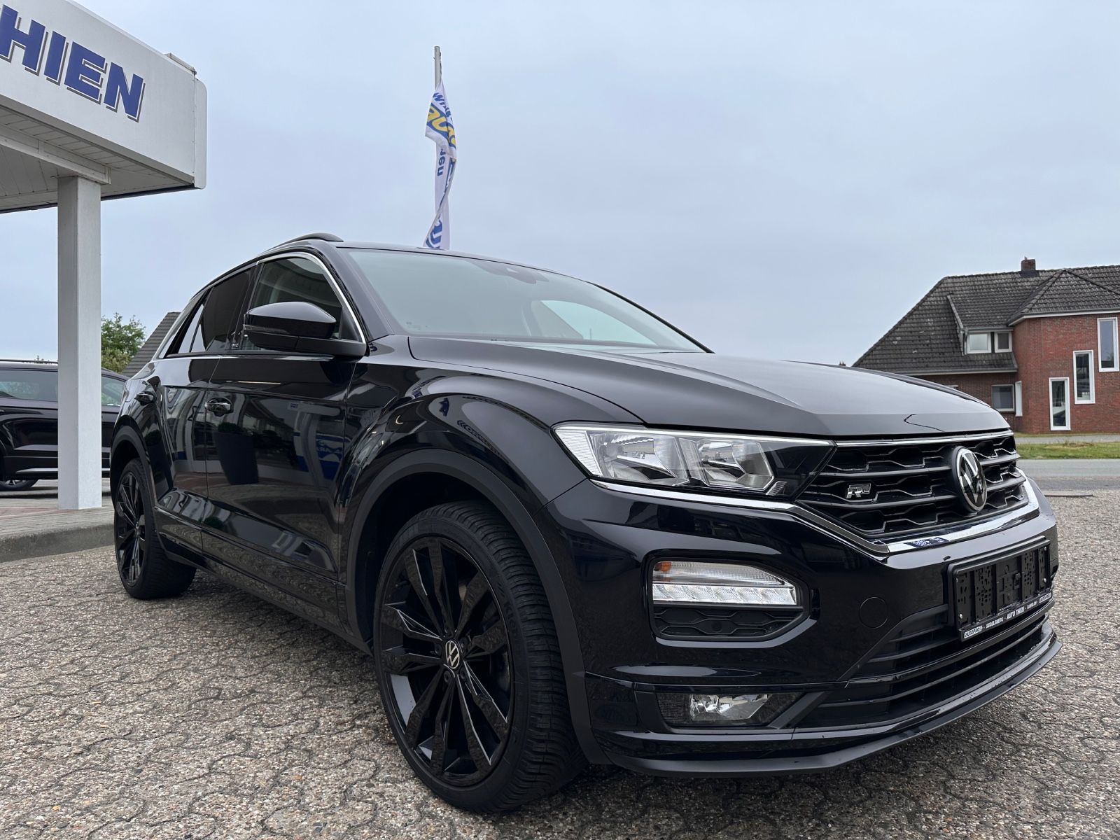 Fahrzeugabbildung Volkswagen T-Roc R Line 2.0 TDI DSG AHK/Beats/Navi/App/19"