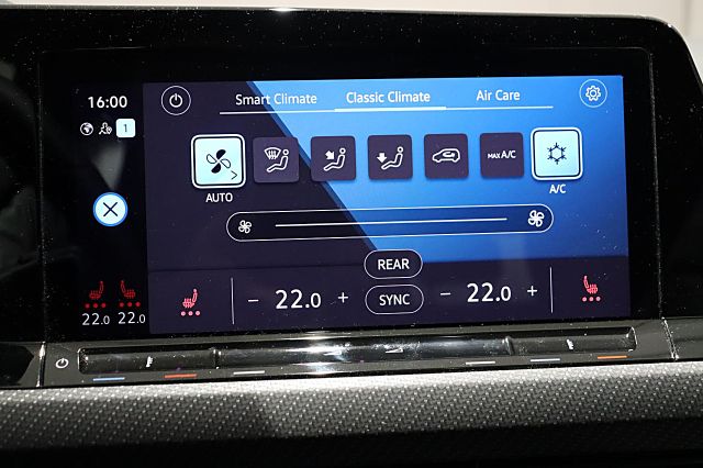 Golf 1.5 eTSI R-LINE DSG ACC NAVI KAMERA PANORAM