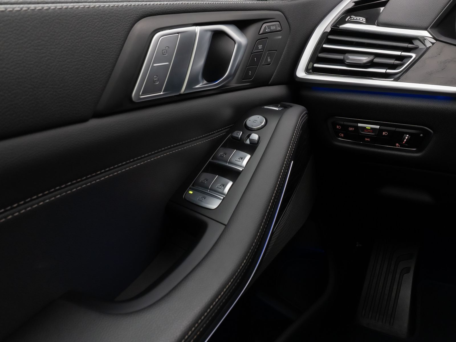 Fahrzeugabbildung BMW X7 xD40d  Panorama Kamera HUD DAB H/K SoftCl AHK