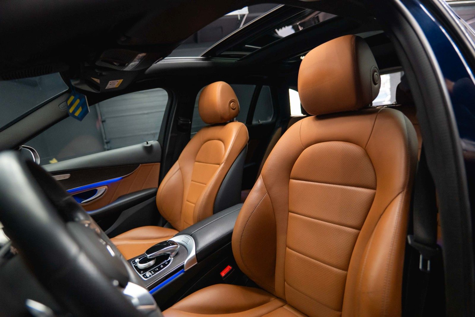 Fahrzeugabbildung Mercedes-Benz C 300 AMG | ACC | Pano | Mulitbeam | Widescreen