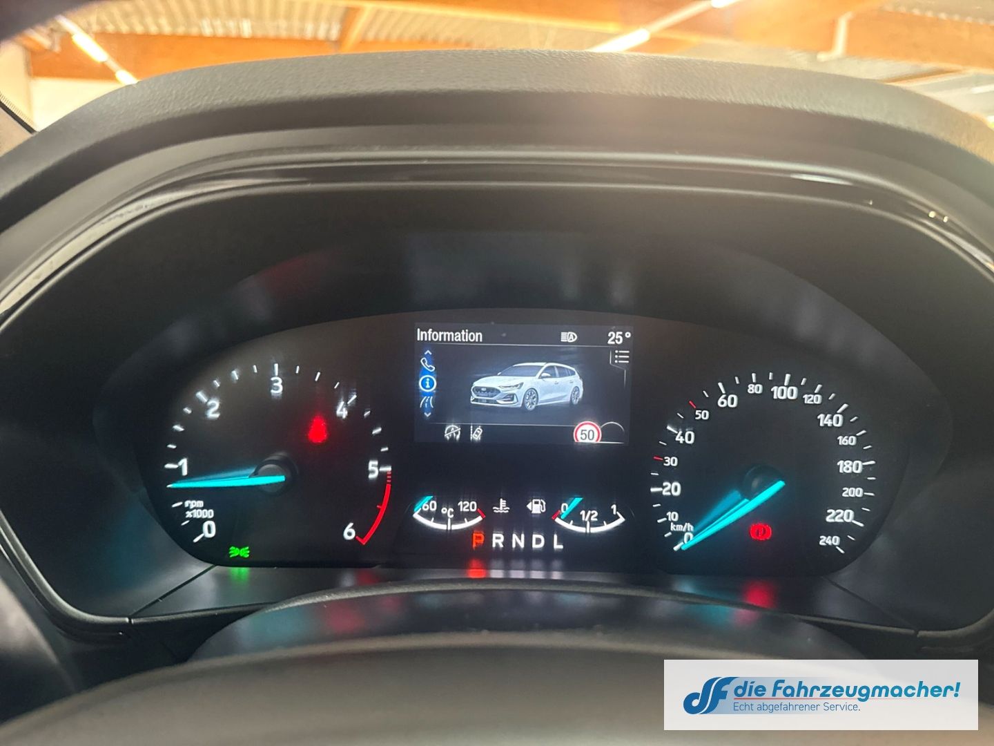 Fahrzeugabbildung Ford Focus Turnier ST-Line Navi LED ACC Apple CarPlay