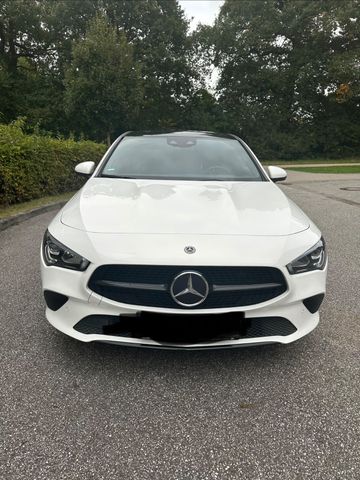 MERCEDES-BENZ CLA 200 -