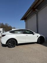 Tesla Model Y Long Range Dual Motor AWD Long Range - Tesla Model Y: Dual Motor