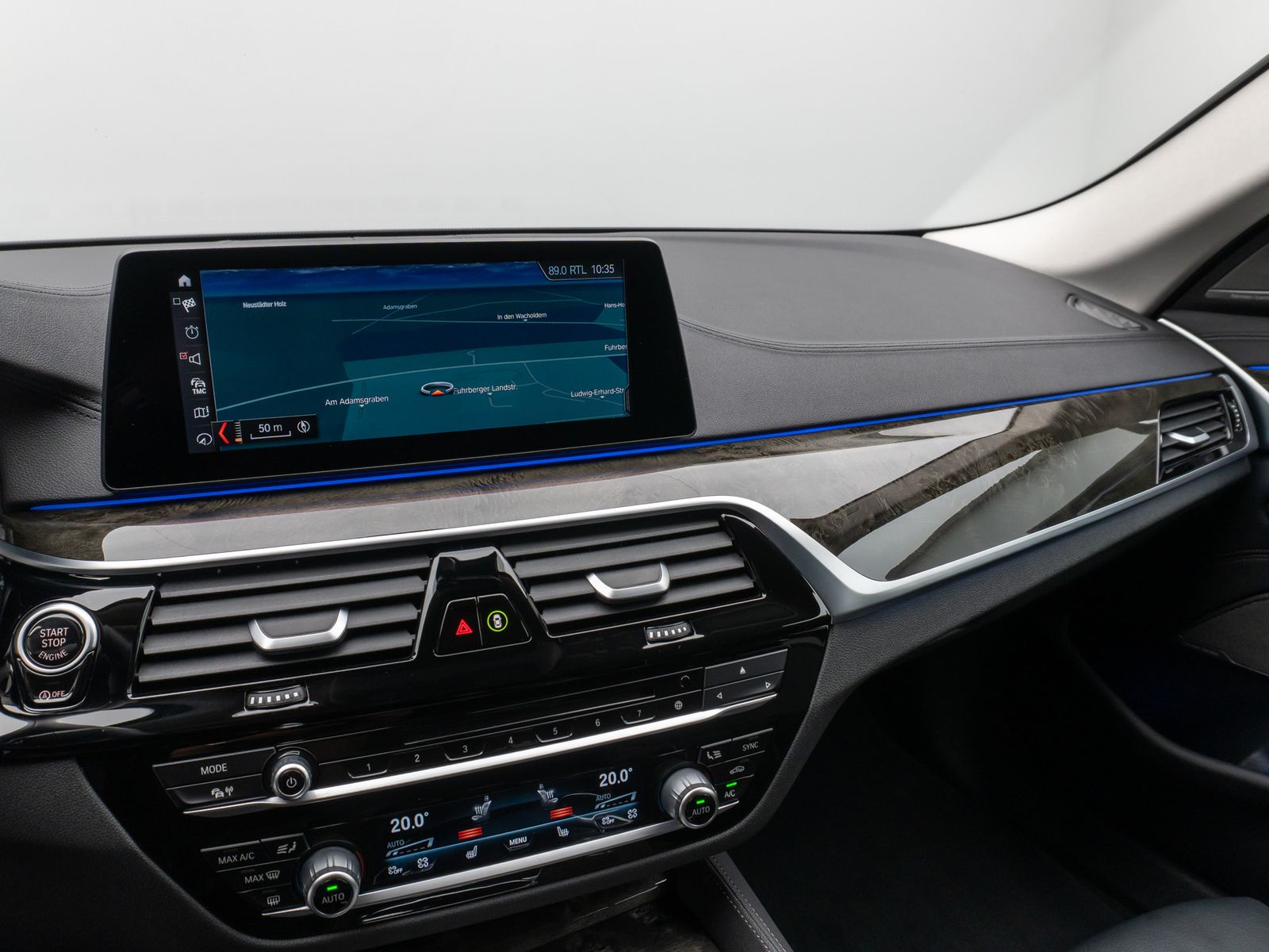 Fahrzeugabbildung BMW 520d Luxury Line Kamera HUD H/K Massage DisplKey