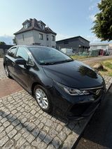 Toyota Corolla 1,8 Hybrid Mietwagen paket mit Wegstreck - Toyota Corolla mit Benzin-Antrieb: Limousine, 1.8