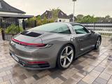 Porsche 992 Targa 4 Targa - graue Porsche 992