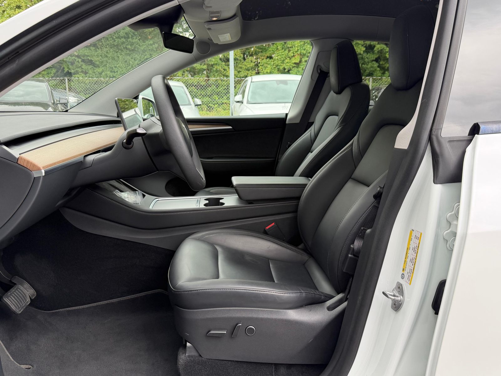 Fahrzeugabbildung Tesla Model Y LR Dual AWD PANO+STDHZ+NAVI+LED+ACC+19"+