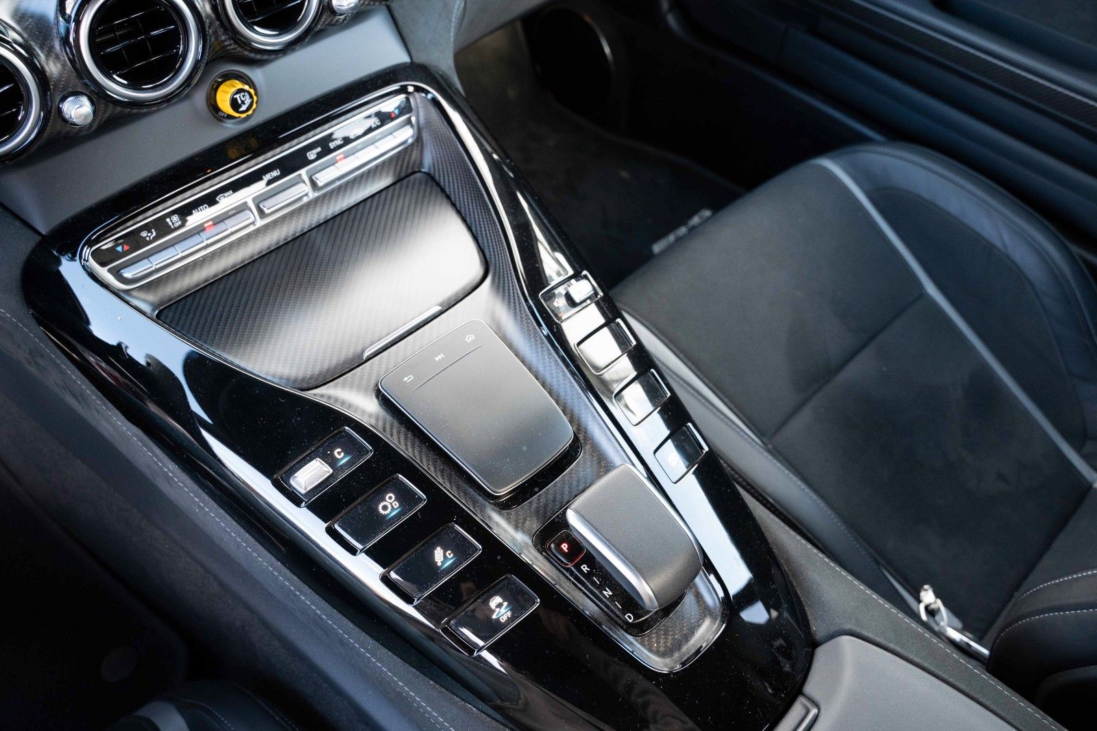 Fahrzeugabbildung Mercedes-Benz AMG GT R V8 CARBON BURMESTER 19/20" PERFORMANCE