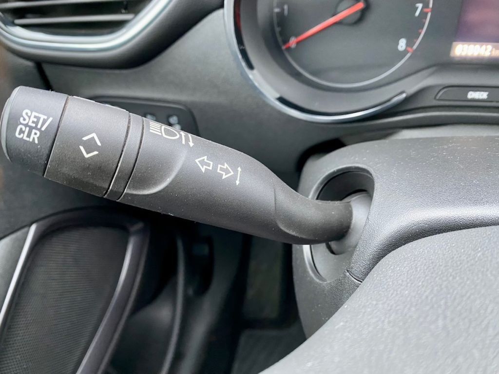 Fahrzeugabbildung Opel Crossland X 1.2 Selection AAC ISOFIX PDC SHZ GRA