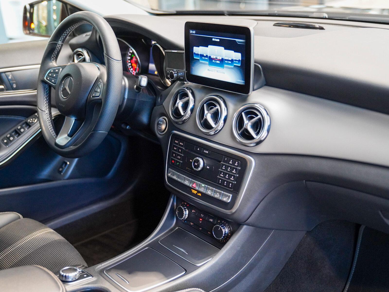 Mercedes-Benz GLA 220 4M Urban DISTRONIC 360° AHK KEYLESS LED