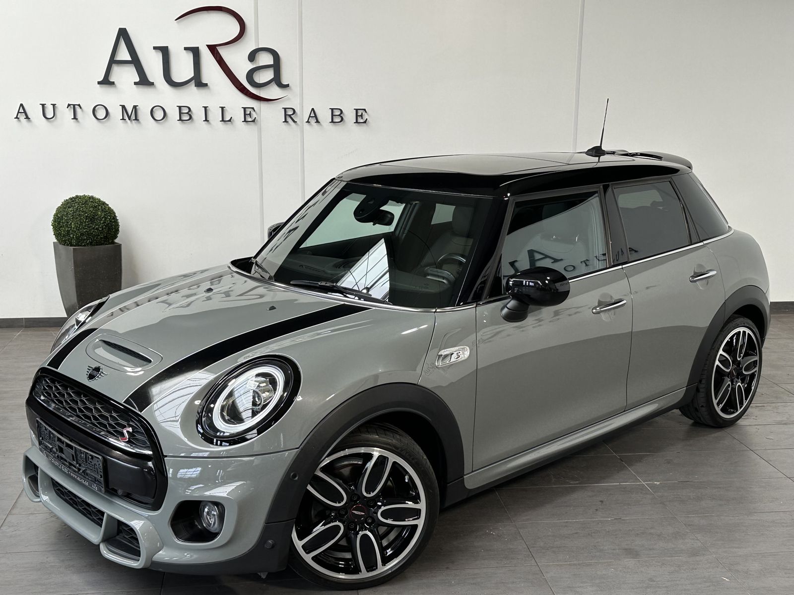 Fahrzeugabbildung MINI Cooper S Sport-Aut. JCW NAV+LED+PANO+ACC+H&K+1HD
