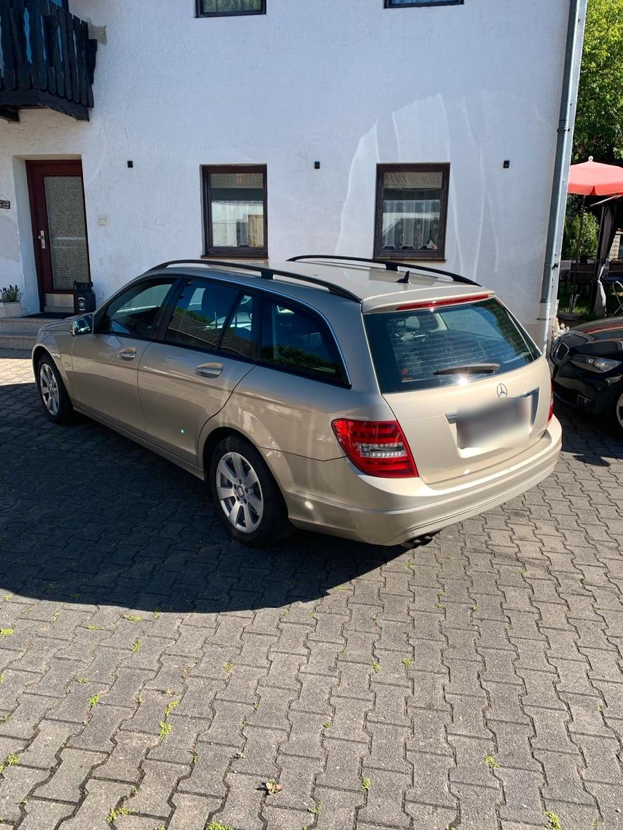 Mercedes-Benz C180 2011 — engine 120 HP (88kW)