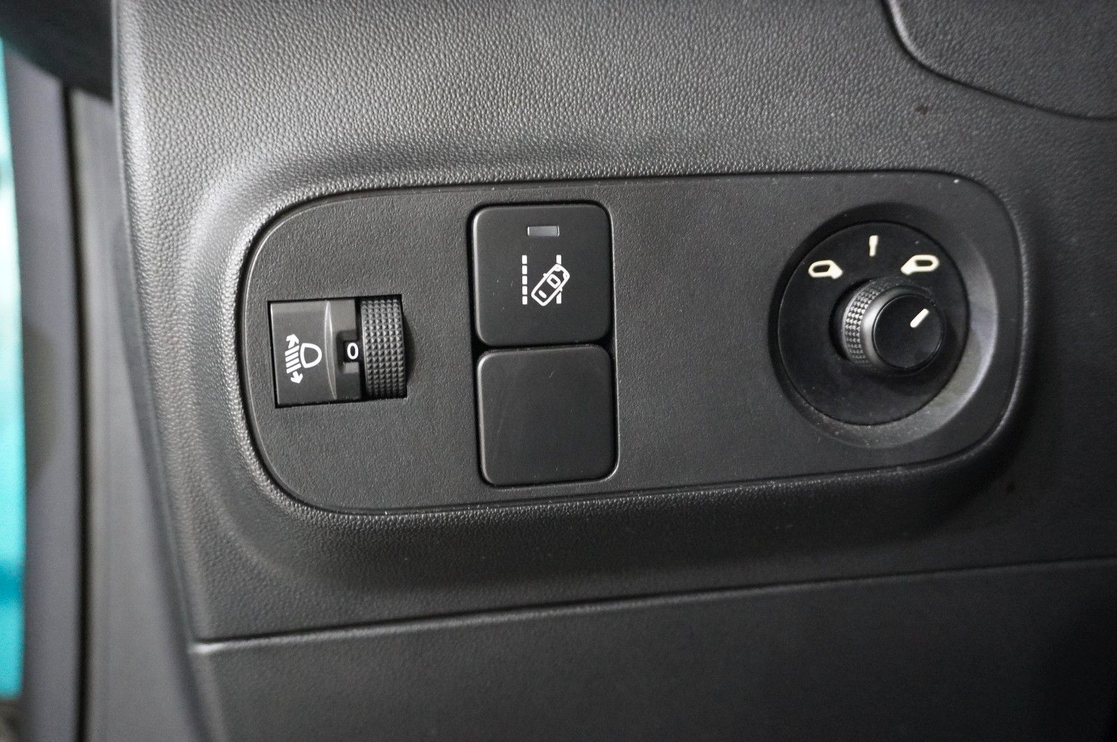 Fahrzeugabbildung Citroën C3 1.2 FEEL 5-TÜR LED/KLIMA/TEMP./USB/DAB+