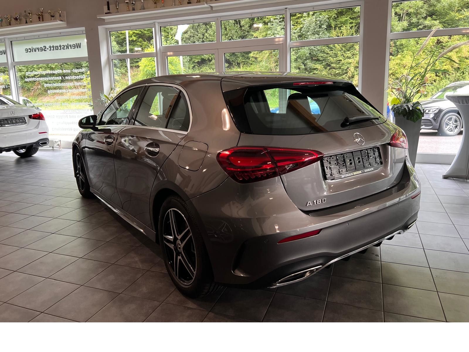 Fahrzeugabbildung Mercedes-Benz A 180 AMG Advanced Plus *MBUX*Ambiente.*Winterpa