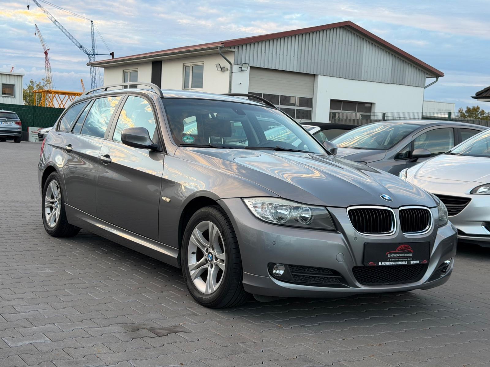 BMW 320 2009 — салон